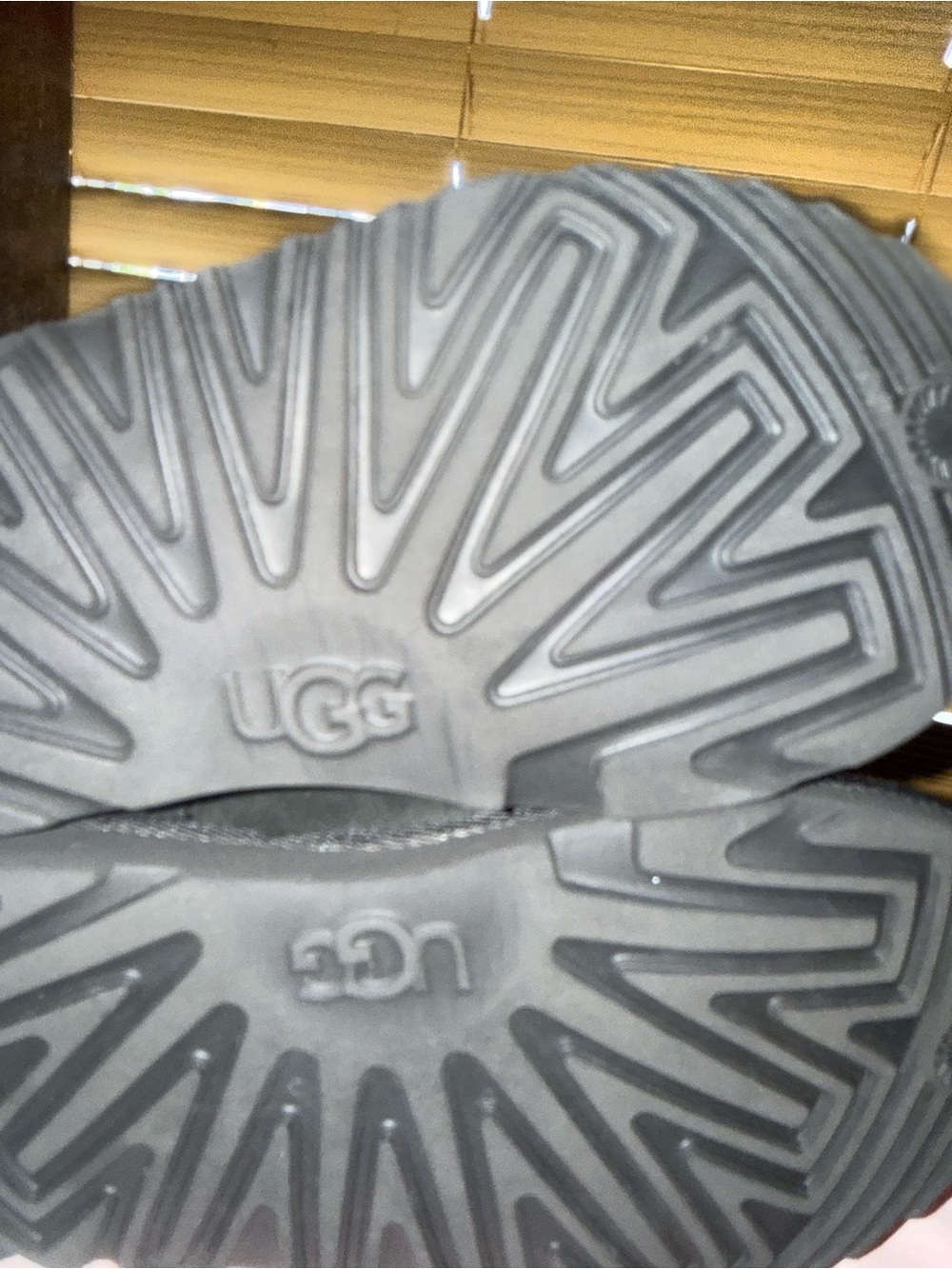 UGG Kids Black Short Classic Boot - Picture 4 of 4